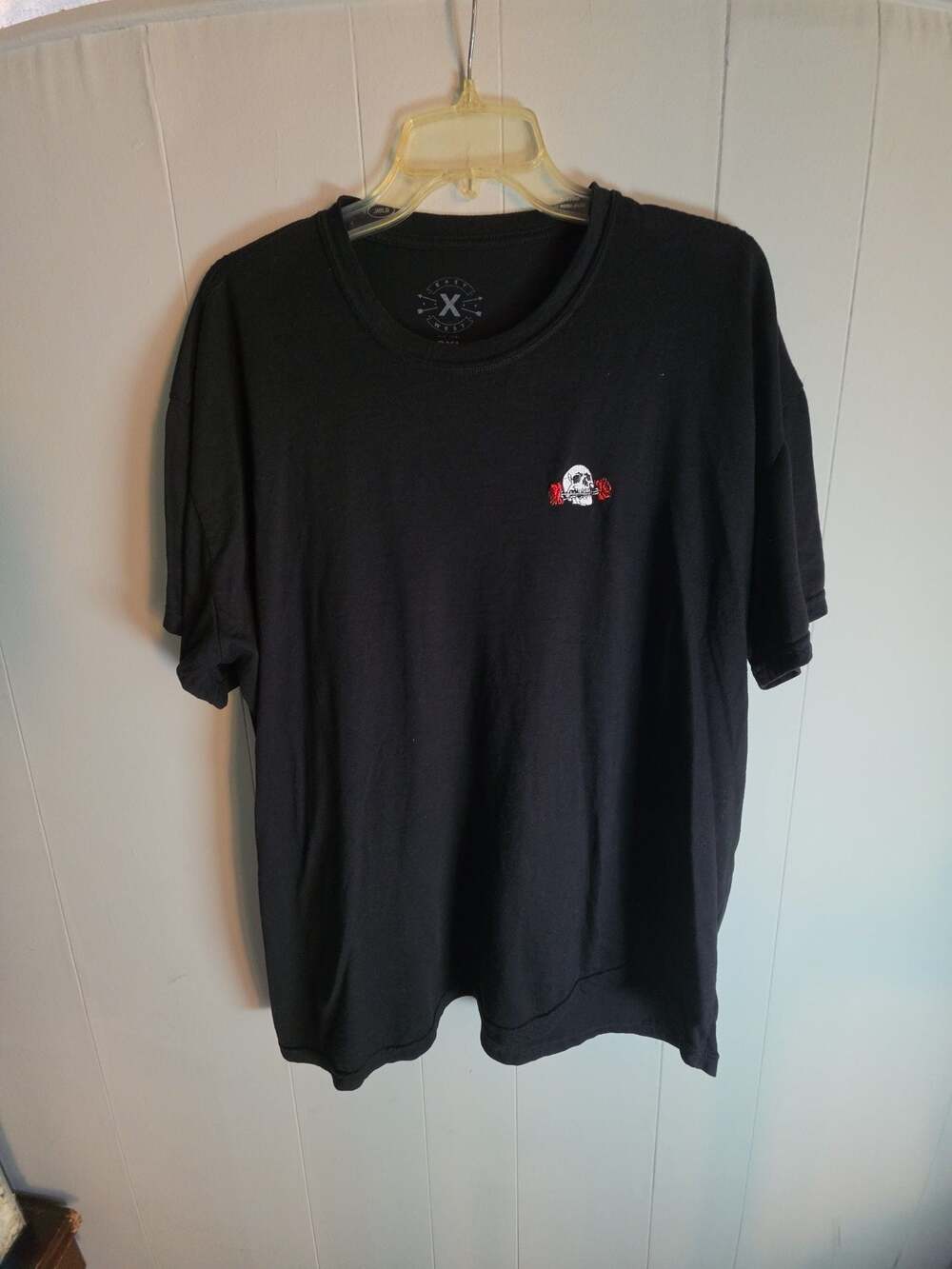 East West Black T-Shirt with Skull and Roses Embroidery Size 2XL